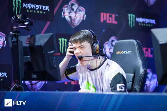 突袭者四分 突袭者四分